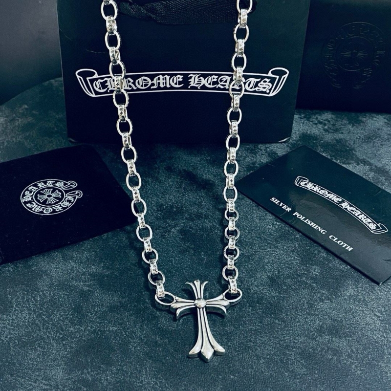 Ch*0me He**ts necklaces